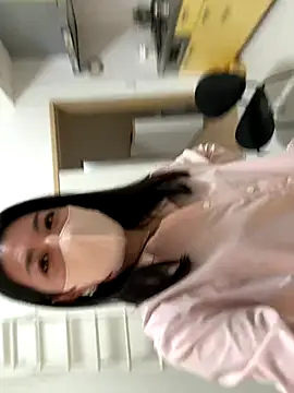 Snapshot of akimix_xoxo chatting on 10/28/25, 01:25 akimix xoxo online show from 10/28/25, 01:25