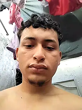 Snapshot of fer_luna chatting on 10/28/25, 08:22 fer luna online show from 10/28/25, 08:22