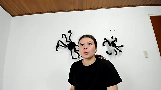 Vanessa Martinz online show from 11/02/25, 12:29