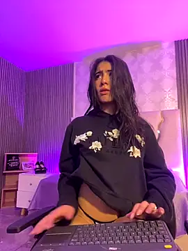 MAIILY TAY online show from 11/29/25, 11:57