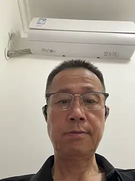 Snapshot of liangyueguo520 chatting on 10/28/25, 02:53 liangyueguo520 online show from 10/28/25, 02:53