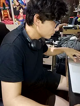 Ais B10 online show from 04/15/26, 03:46