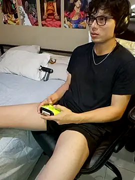 Ais B10 online show from 04/17/26, 03:42