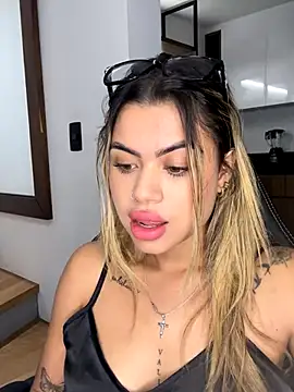 Alanna-foxx online show from 10/30/25, 01:18