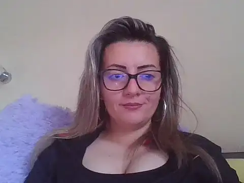 blondinaali online show from 10/28/25, 11:47