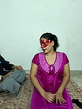 Snapshot of Heena-143 chatting on 03/08/26, 01:37 Heena-143 online show from 03/08/26, 01:37