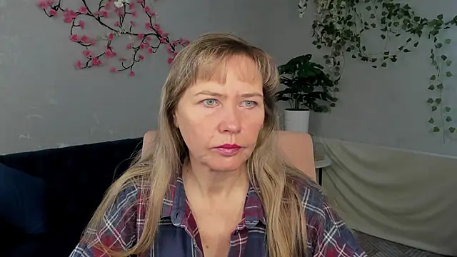 Carla Vogue online show from 11/19/25, 02:44