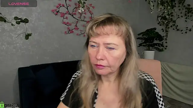 Carla Vogue online show from 11/22/25, 02:54