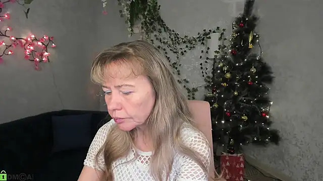 Carla Vogue online show from 12/16/25, 02:16