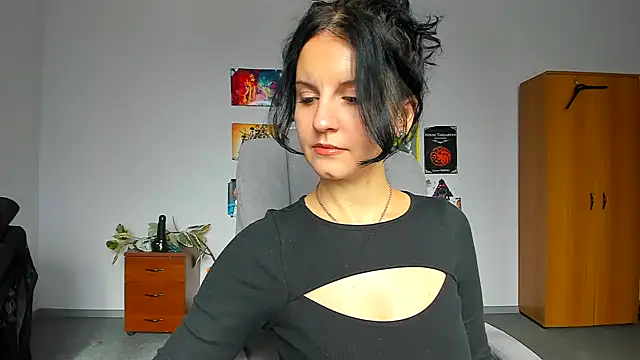 Snapshot of StellaAnia chatting on 10/28/25, 09:24 StellaAnia online show from 10/28/25, 09:24