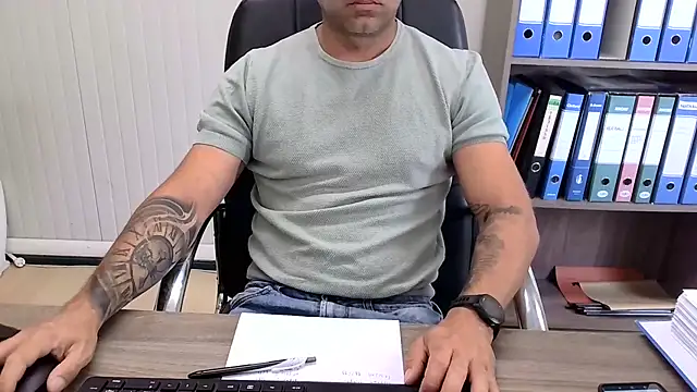 Snapshot of Evasionee chatting on 07/01/26, 06:37 Evasionee online show from 07/01/26, 06:37