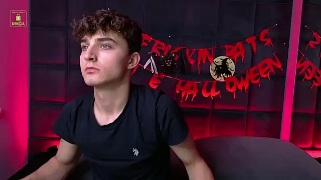 Snapshot of Richard_steele_hot chatting on 10/28/25, 03:25 Richard steele hot online show from 10/28/25, 03:25