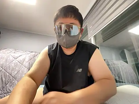 Snapshot of winxp000000 chatting on 10/24/25, 02:13 winxp000000 online show from 10/24/25, 02:13