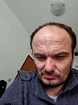 Snapshot of domymatteo69 chatting on 10/28/25, 02:42 domymatteo69 online show from 10/28/25, 02:42