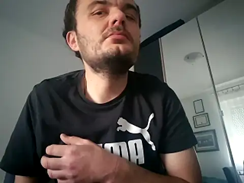 Snapshot of domymatteo69 chatting on 10/31/25, 03:02 domymatteo69 online show from 10/31/25, 03:02