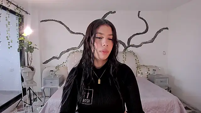 AsiaMillerr  online show from 11/14/25, 12:15