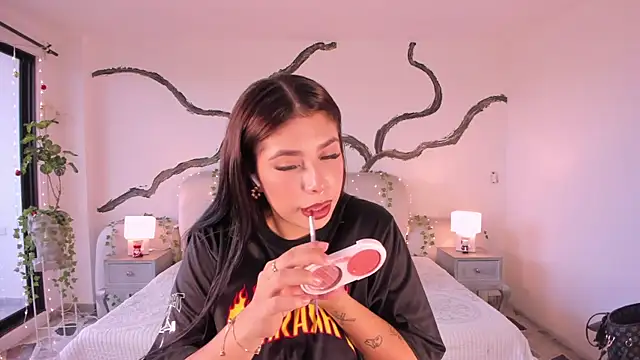 AsiaMillerr  online show from 11/24/25, 12:38