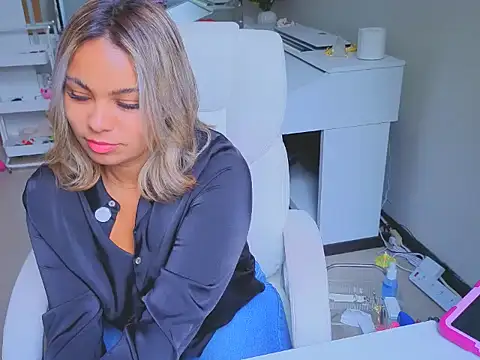 diosadeluniverso online show from 04/18/26, 03:27