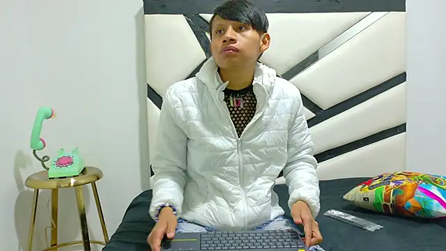 Snapshot of ALEXANDRO_BOVER chatting on 12/05/25, 08:16 ALEXANDRO BOVER online show from 12/05/25, 08:16