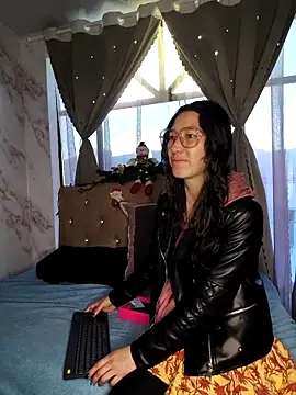 eva delight  online show from 12/15/25, 11:14