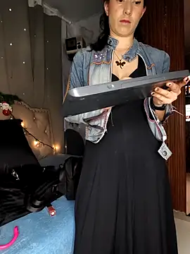 eva delight  online show from 12/16/25, 11:15