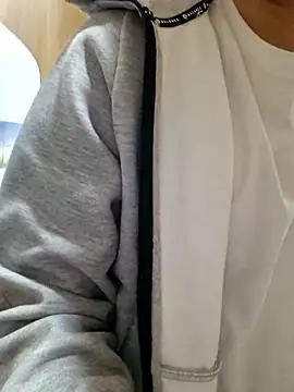 yuta 00 online show from 04/05/26, 04:37