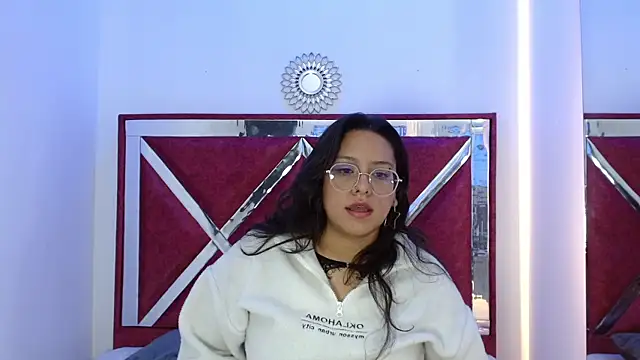 Snapshot of Aria_cloud69 chatting on 10/27/25, 04:22 Aria cloud69 online show from 10/27/25, 04:22