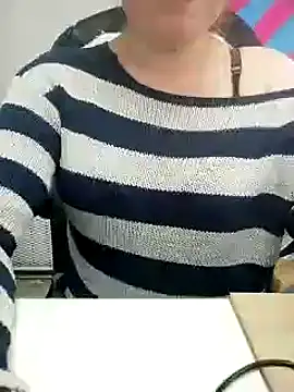 Snapshot of Darina_X chatting on 10/25/25, 10:01 Darina X online show from 10/25/25, 10:01