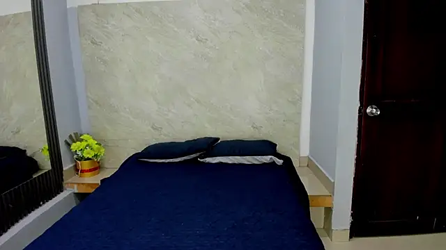 Sarahh-19 online show from 12/18/25, 11:38