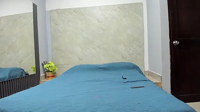 Sarahh-19 online show from 12/22/25, 11:40