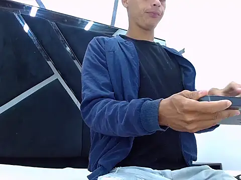 wiltom  online show from 10/29/25, 12:18