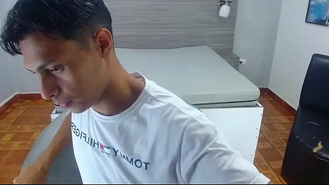 wiltom  online show from 11/06/25, 03:18