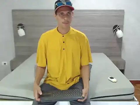 wiltom  online show from 11/30/25, 03:54