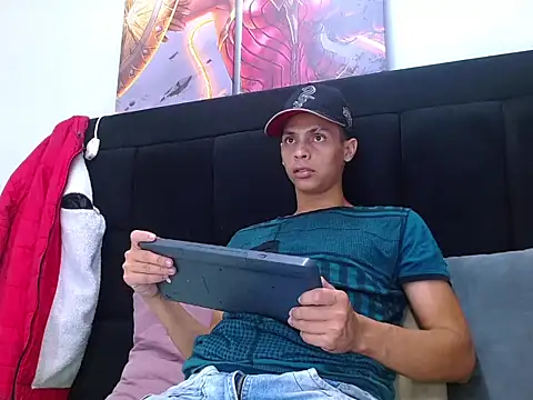 wiltom  online show from 12/15/25, 07:51