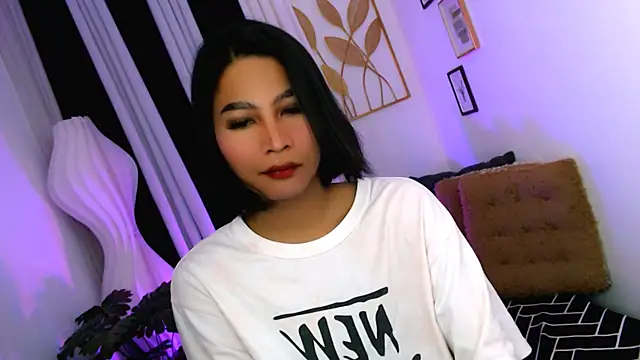 Snapshot of YourPrettyBella_TS chatting on 05/22/26, 10:43 YourPrettyBella TS online show from 05/22/26, 10:43