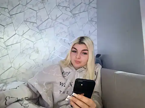 Snapshot of rosie-hipstergal chatting on 11/04/25, 01:32 rosie-hipstergal online show from 11/04/25, 01:32