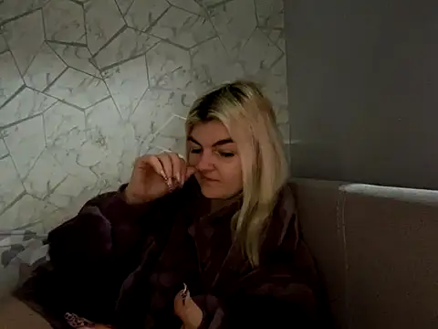 rosie-hipstergal online show from 11/15/25, 01:51