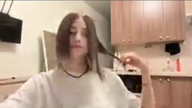 Snapshot of AidaGloshen chatting on 10/27/25, 05:06 AidaGloshen online show from 10/27/25, 05:06