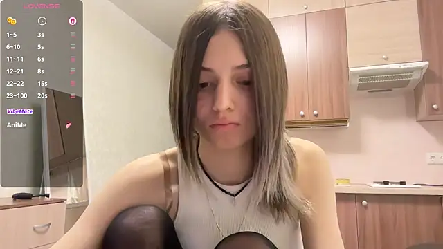 Snapshot of AidaGloshen chatting on 12/03/25, 01:42 AidaGloshen online show from 12/03/25, 01:42