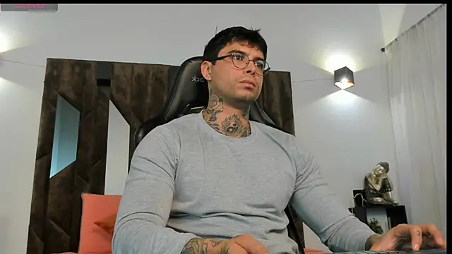 Snapshot of MATEO_DILUCA chatting on 11/05/25, 10:15 MATEO DILUCA online show from 11/05/25, 10:15