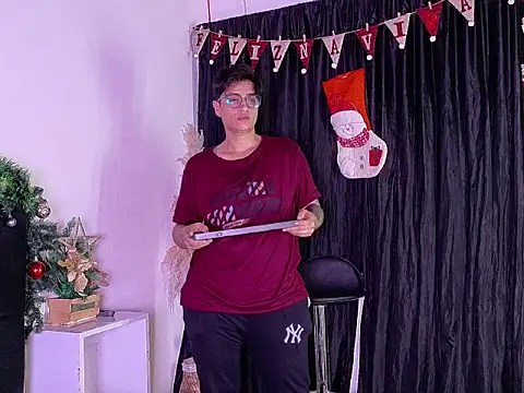 Snapshot of zarek_boston chatting on 12/05/25, 05:27 zarek boston online show from 12/05/25, 05:27