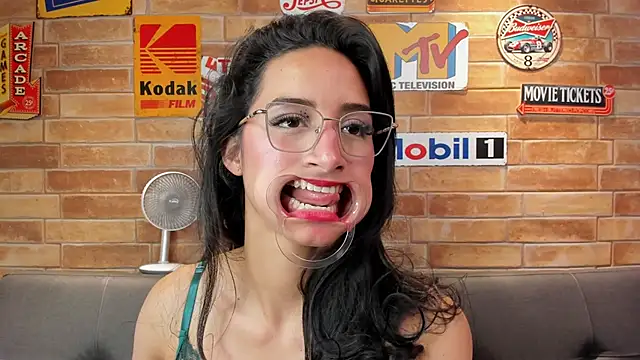 foxy sharlotte online show from 04/18/26, 07:07