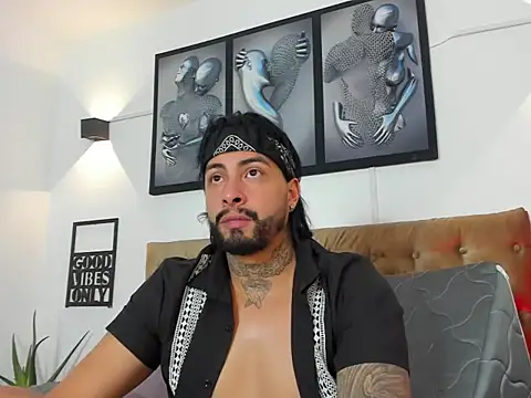 Snapshot of christopher_palmerjs chatting on 11/18/25, 02:06 christopher palmerjs online show from 11/18/25, 02:06