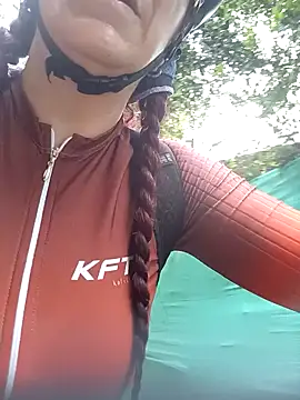 Snapshot of LAPOTRA_04 chatting on 11/23/25, 12:05 LAPOTRA 04 online show from 11/23/25, 12:05