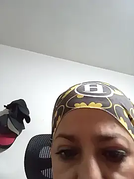 Snapshot of LAPOTRA_04 chatting on 11/24/25, 02:17 LAPOTRA 04 online show from 11/24/25, 02:17