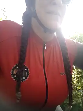 Snapshot of LAPOTRA_04 chatting on 12/14/25, 12:10 LAPOTRA 04 online show from 12/14/25, 12:10