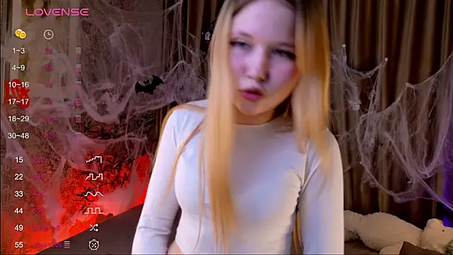 VivieSunn online show from 10/30/25, 09:44