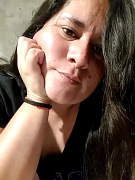 Clara Arg online show from 12/02/25, 01:55