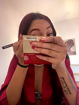 StephanyRouss online show from 12/04/25, 11:13