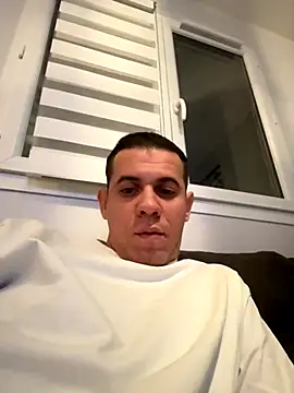 Snapshot of Xx_rvs_xX chatting on 10/24/25, 10:28 Xx rvs xX online show from 10/24/25, 10:28